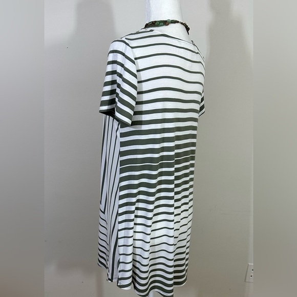 Jessica Simpson sz Md maternity top in olive and off white wandering stripes - Picture 10 of 15